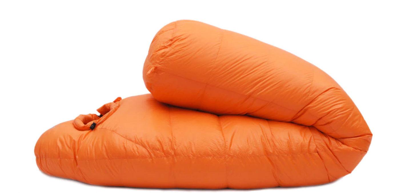 Sac de couchage compacté dans son sac de transport