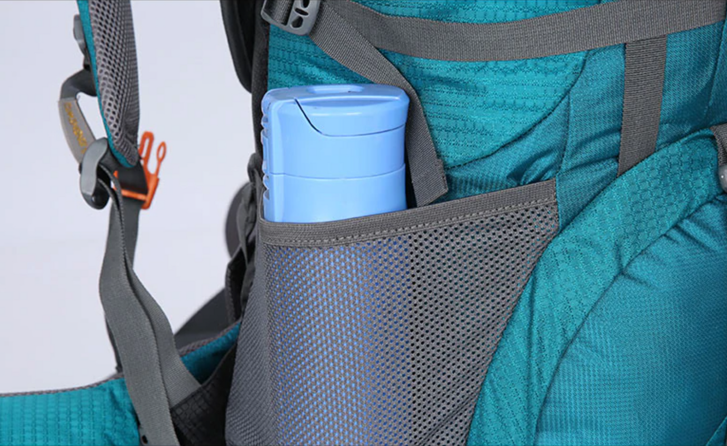 Détail des coutures imperméables sur le sac à dos