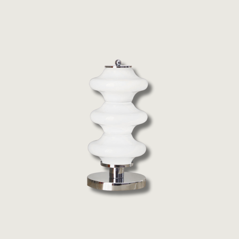 Lampe de table avec câble visible, prête à brancher