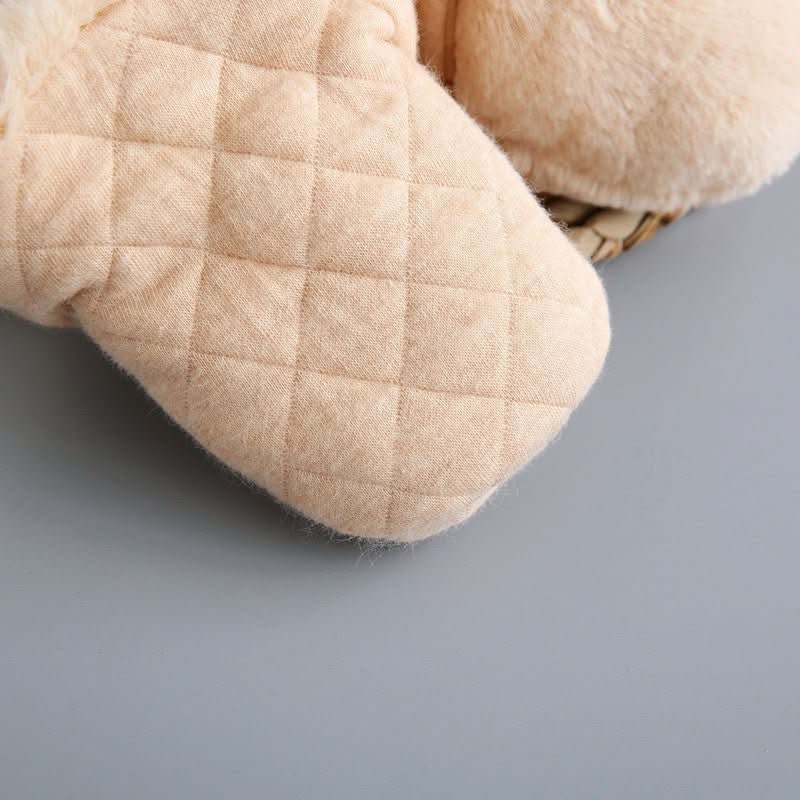 Détail de la semelle antidérapante des chaussons bébé