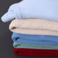 Détail des bords élastiques du pull en cachemire