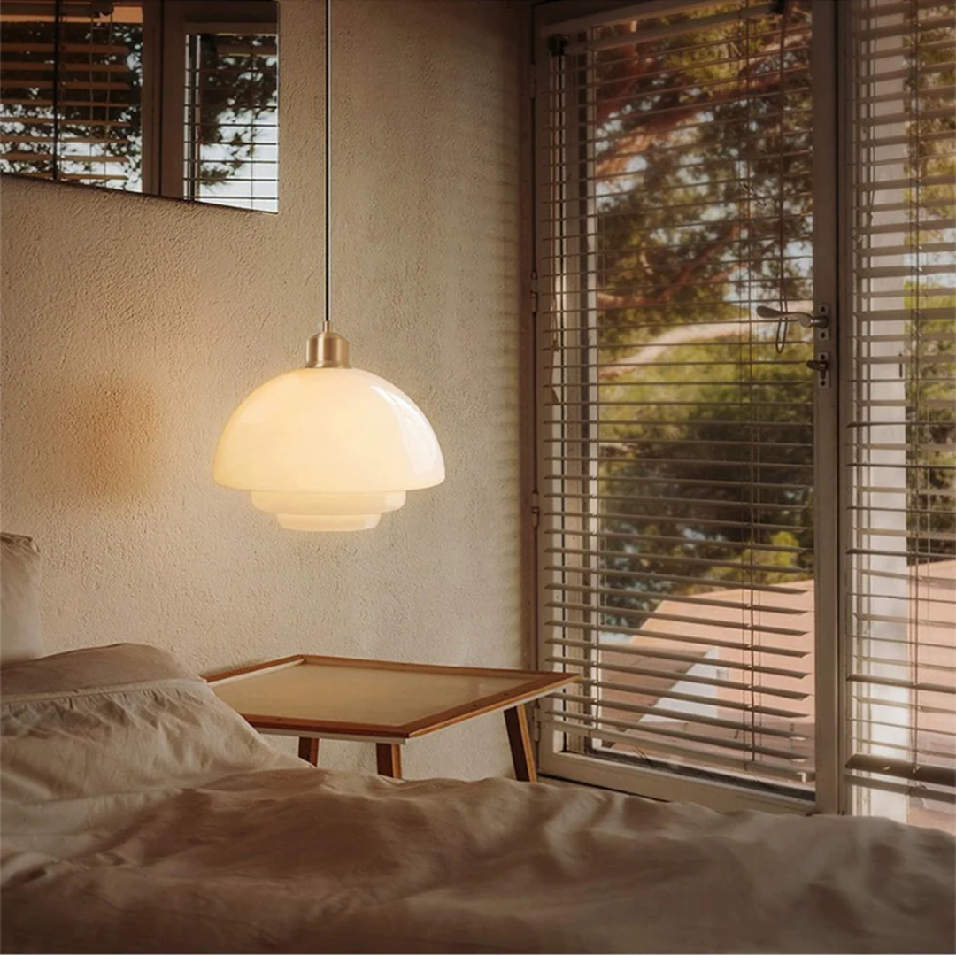 Vue rapprochée du design organique de la lampe