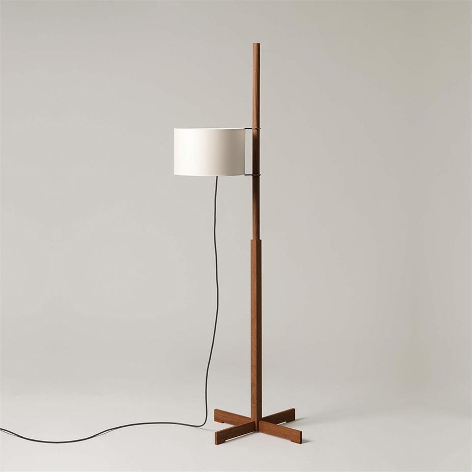 Lampadaire minimaliste dans un coin lecture