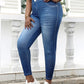 Gros plan sur la ceinture haute des jeggings, soulignant la silhouette