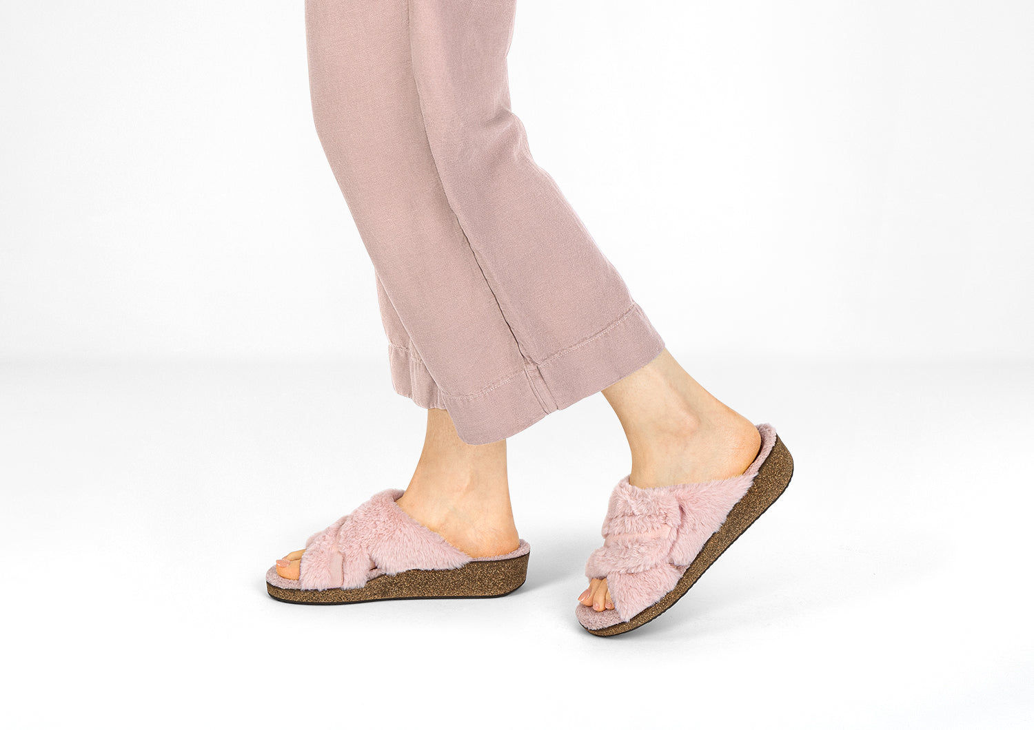 Chaussons en fausse fourrure douce avec sangles croisées