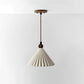 Lampe noire suspendue, idéale pour les intérieurs contemporains