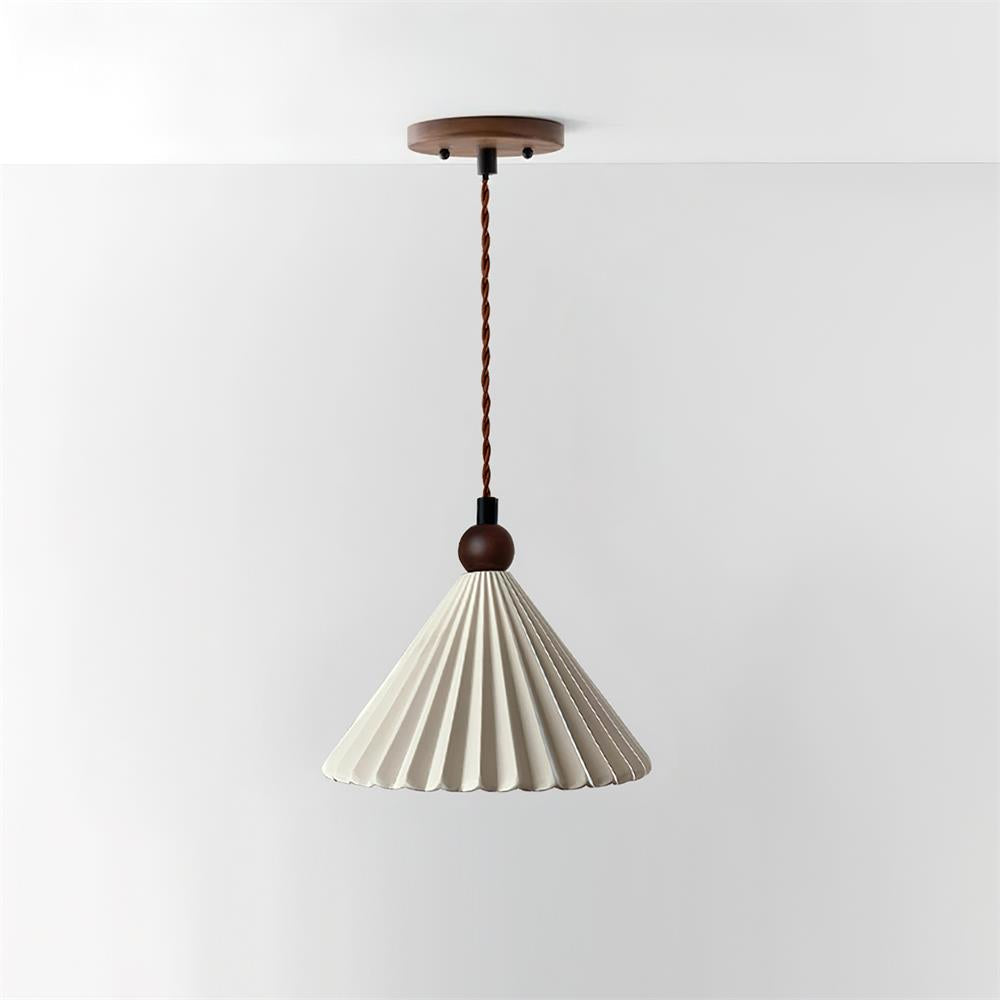 Lampe noire suspendue, idéale pour les intérieurs contemporains