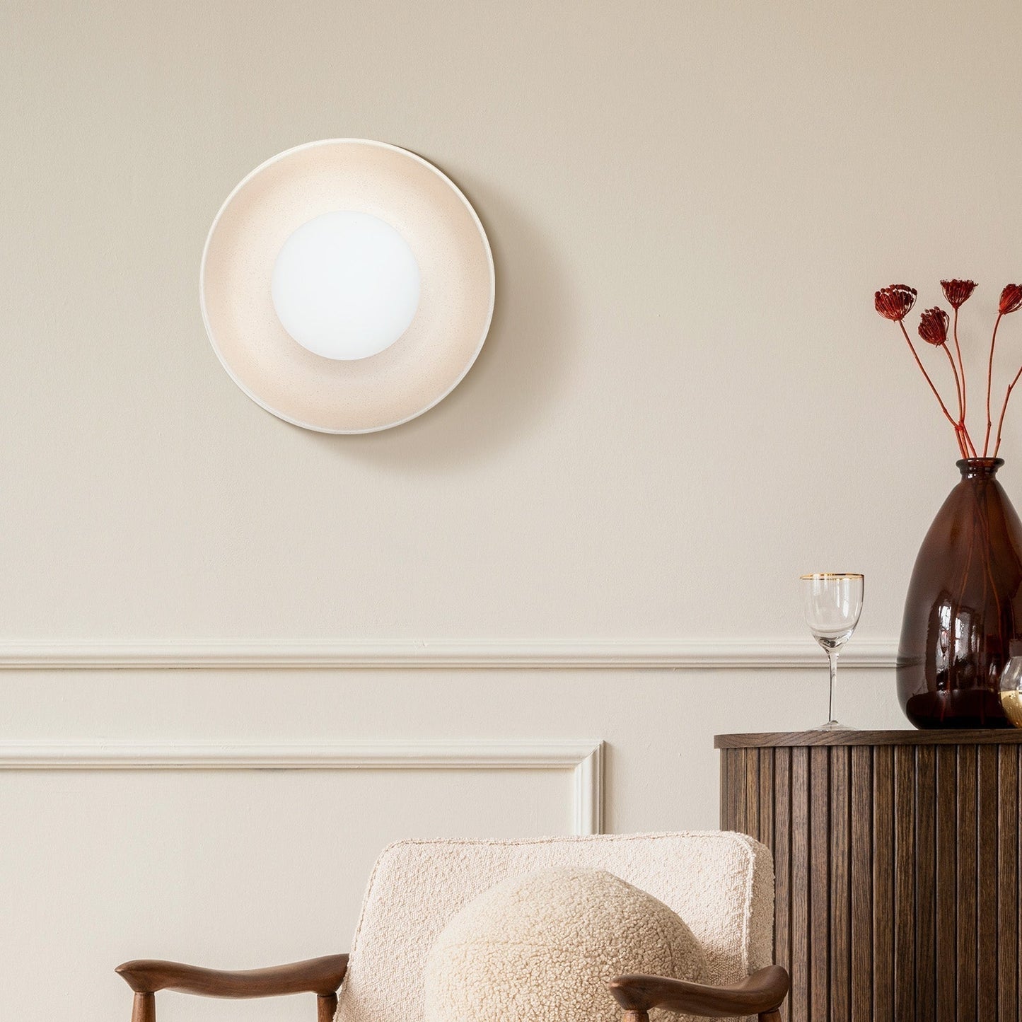 Lumière sphérique émise par l'applique en céramique