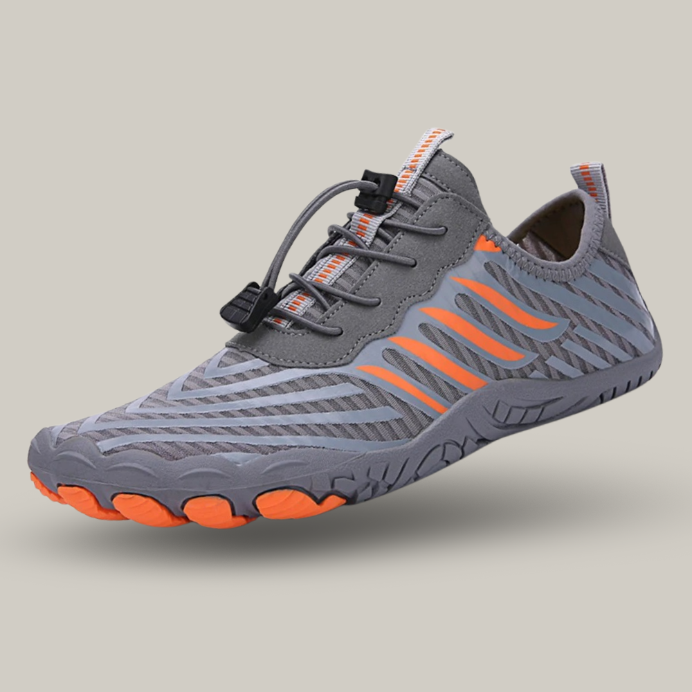 Chaussures pieds nus sur sol rocheux, flexibilité visible