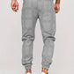 Pantalon de jogging à carreaux plié sur table