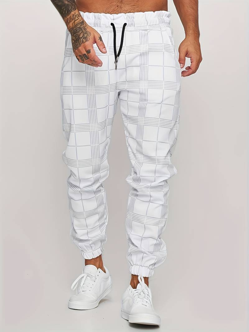 Vue arrière du pantalon de jogging à carreaux porté