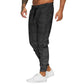 Pantalon à carreaux sur fond neutre, mise en scène