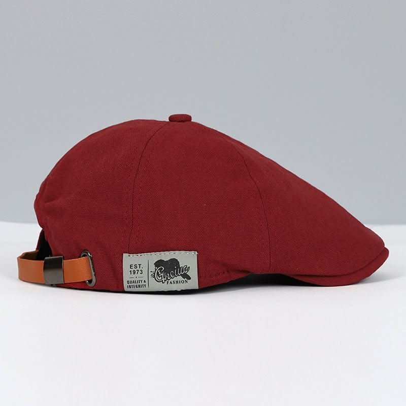 Béret en laine présenté avec une écharpe assortie