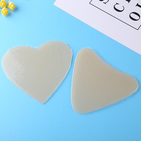 Vue latérale d'un patch en silicone sur le décolleté