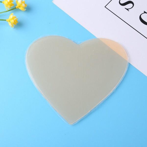 Patch en silicone hypoallergénique sur fond blanc