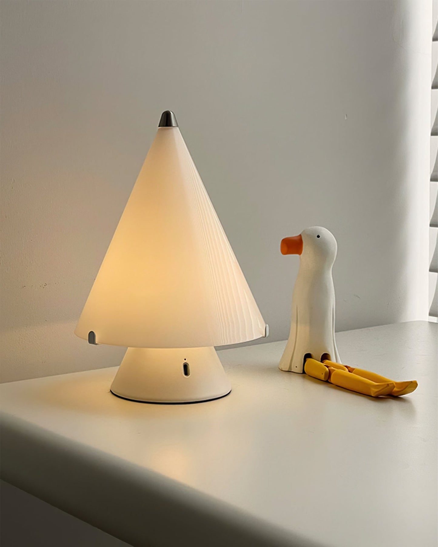 Lampe de table avec câble de charge USB inclus