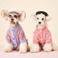 Gros plan sur la texture en fausse fourrure du pull