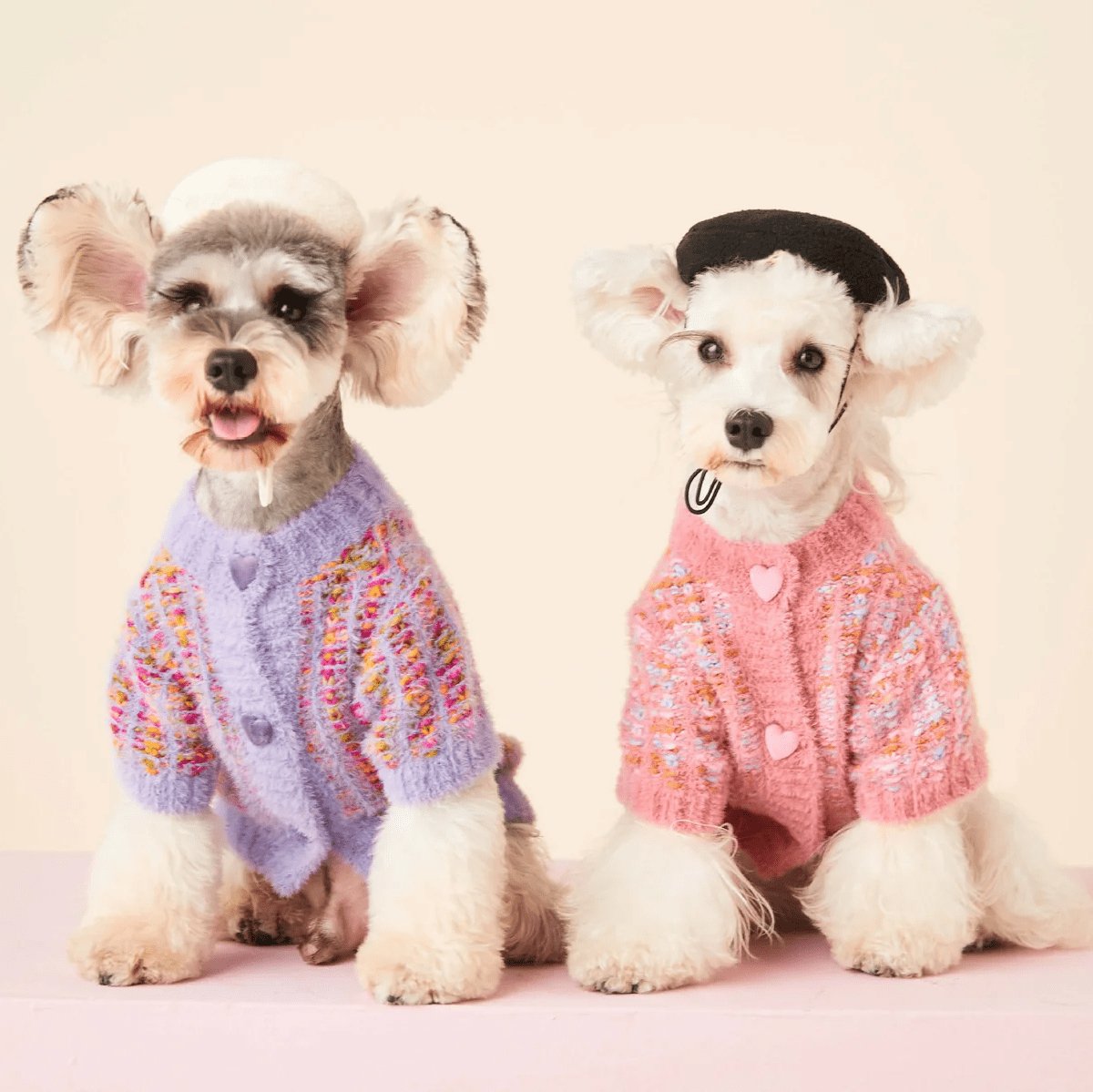 Gros plan sur la texture en fausse fourrure du pull