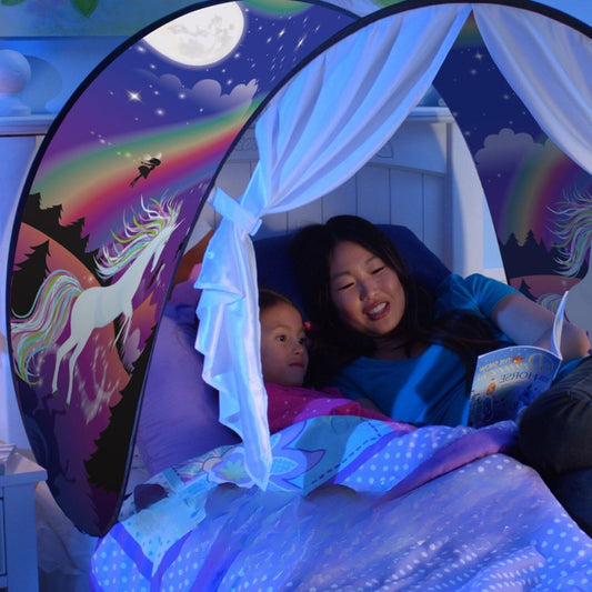 Tente de lit enfant avec motifs étoilés, vue de côté