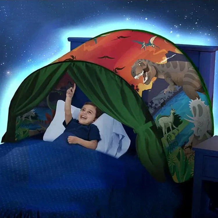 Vue intérieure d'une tente de lit, espace de jeu cosy