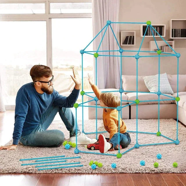 Gros plan sur les pièces de construction multicolores assemblées