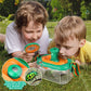 Gros plan sur une loupe et un terrarium pour insectes