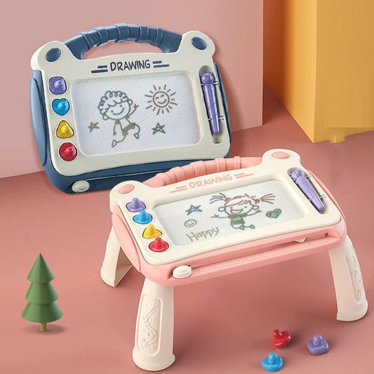 Tableau magnétique posé sur une table avec accessoires