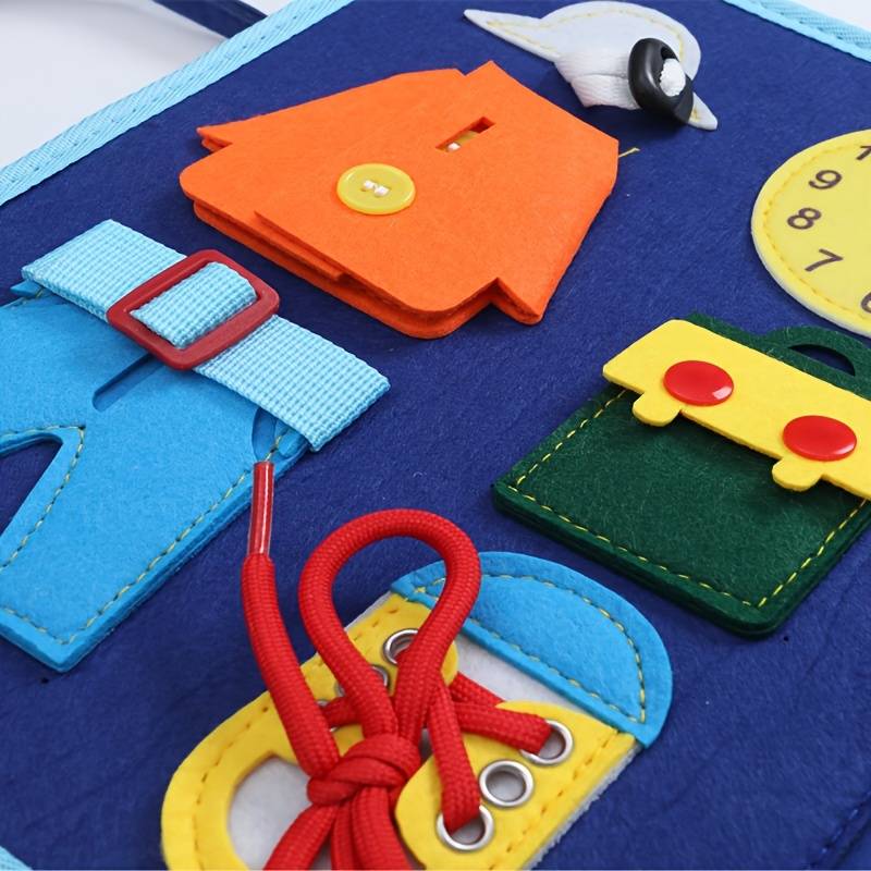 Livre Montessori ouvert montrant une activité de laçage colorée