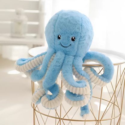 Vue de dessus de la peluche octopus sur un bureau
