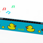 Harmonica enfant dans une poche de sac à dos