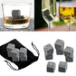 Pierres à whisky en stéatite avec un verre de spiritueux