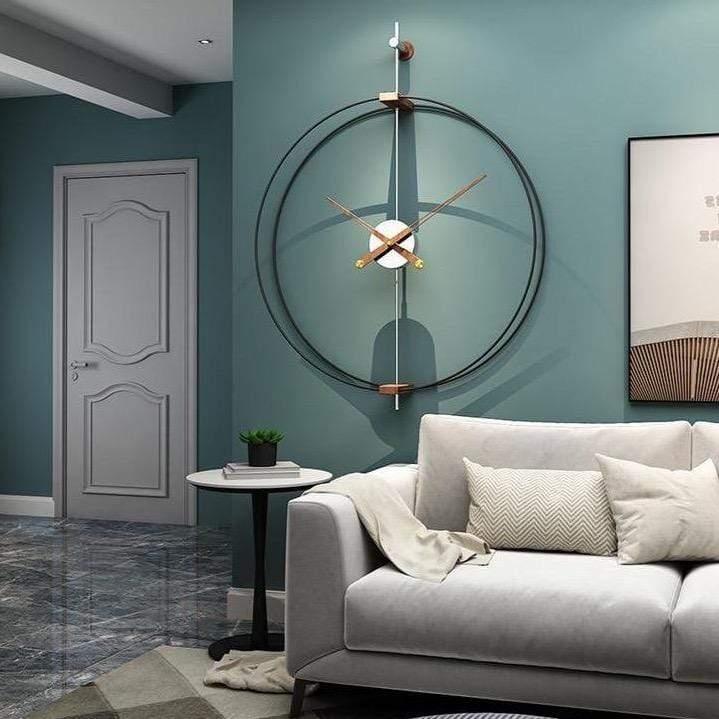 Horloge murale moderne avec aiguilles en bronze brossé
