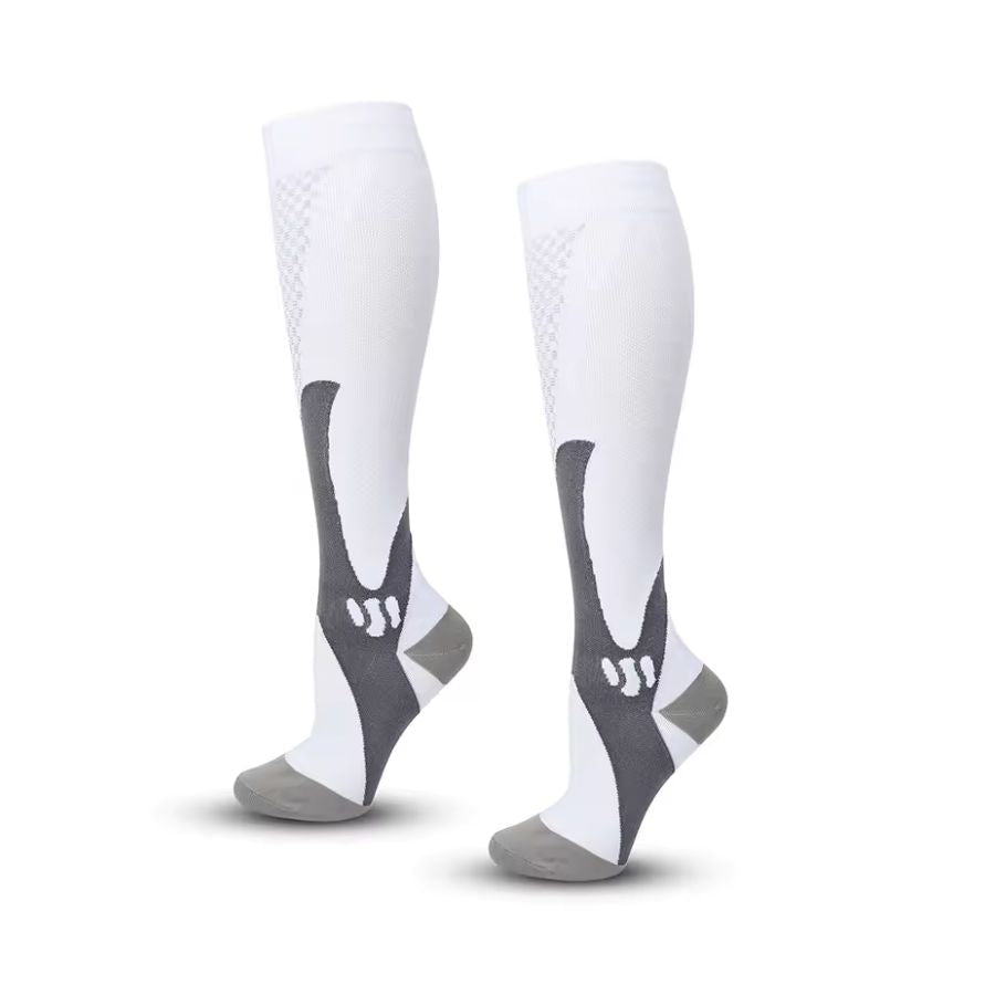 Chaussettes de compression portées par une personne debout