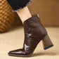 Bottines noires avec talon moyen sculpté, vue de côté