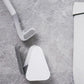 Brosse montrant son design triangulaire pour un nettoyage précis