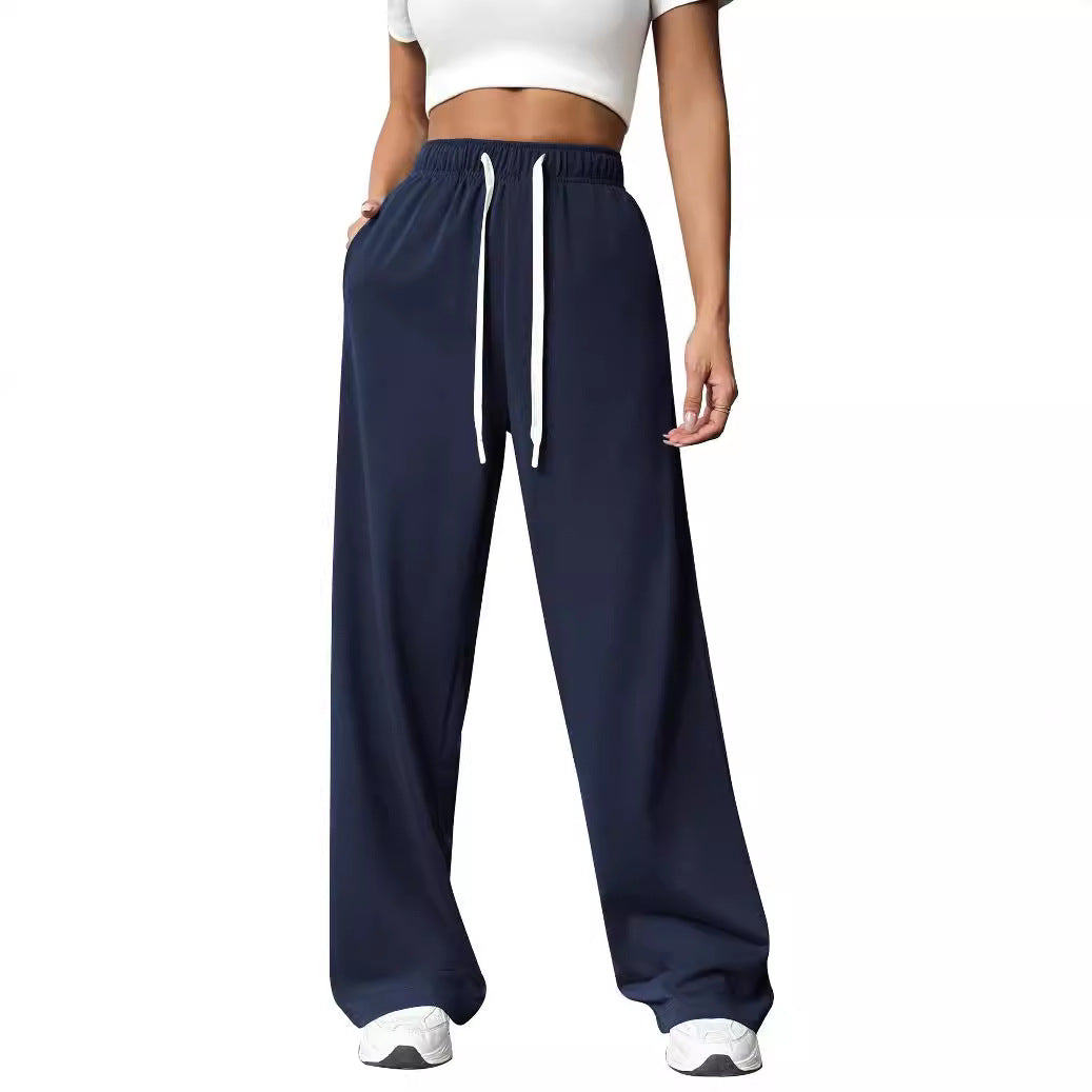 Détail des poches latérales pratiques du pantalon de jogging