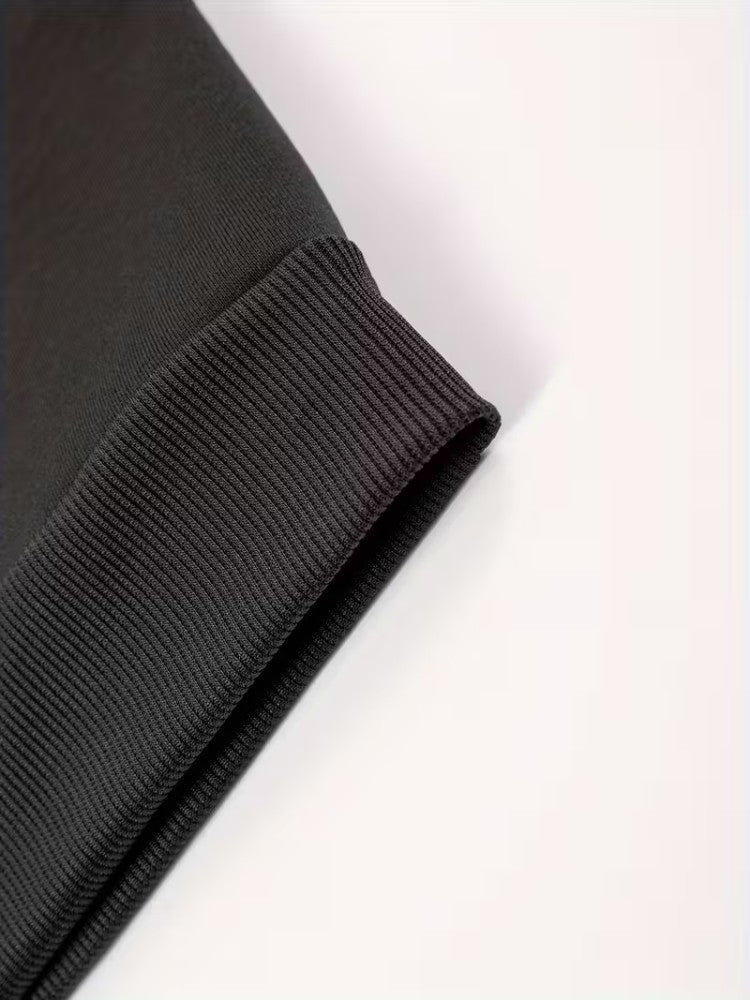 Vue de côté d'un sweat à capuche en polyester doux