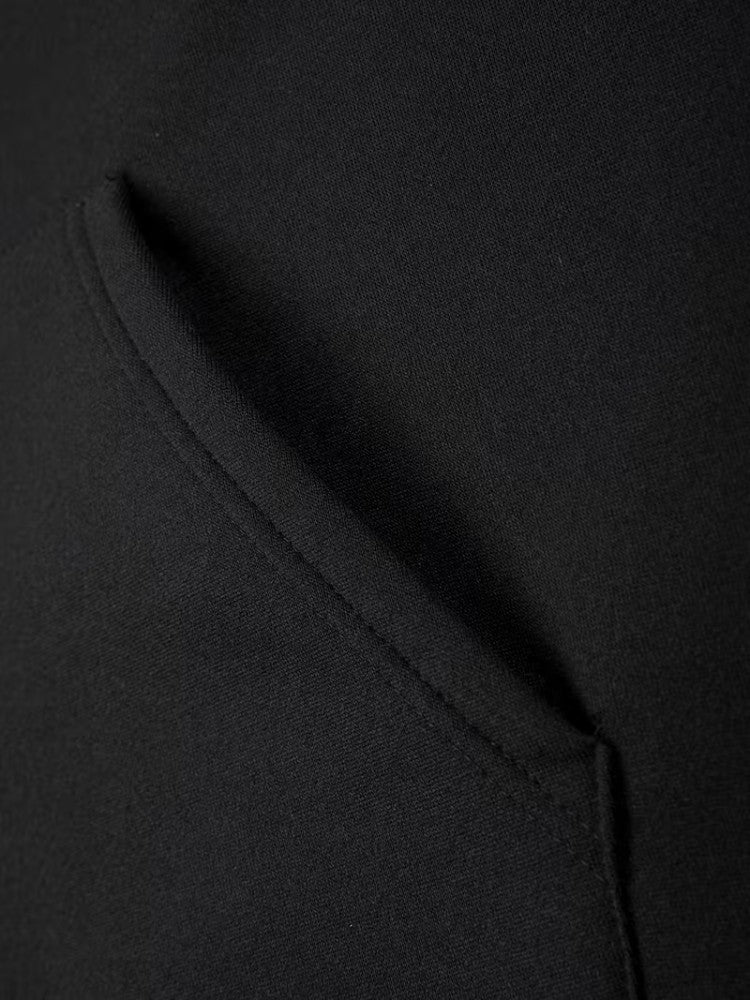 Gros plan sur la doublure intérieure douce du hoodie