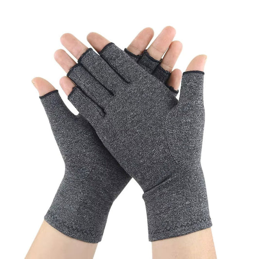 Gants de compression posés à plat, montrant leur design ergonomique