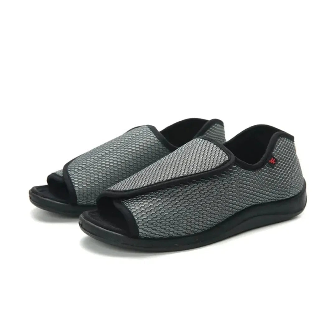 Vue de dessus des chaussons montrant leur design unisexe