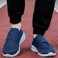 Gros plan sur la texture de la maille respirante des baskets