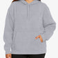 Femme portant le sweat, ambiance décontractée