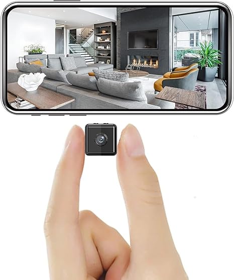 Caméra fixée au mur, intégrée dans un environnement intérieur