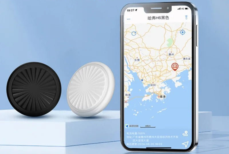 Petit localisateur GPS rond sur fond blanc