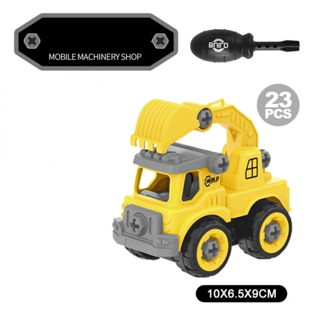 Enfant jouant avec un camion de chantier assemblé