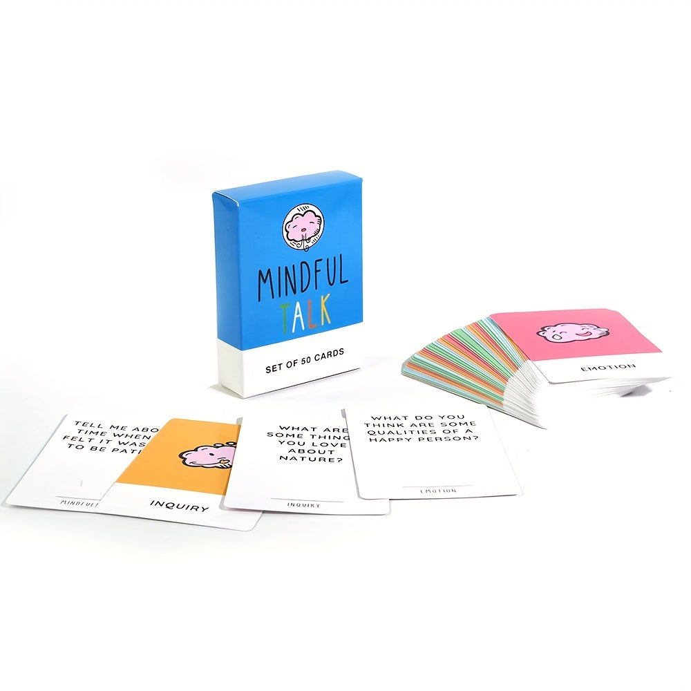 Cartes de conversation posées près d'une tasse de thé