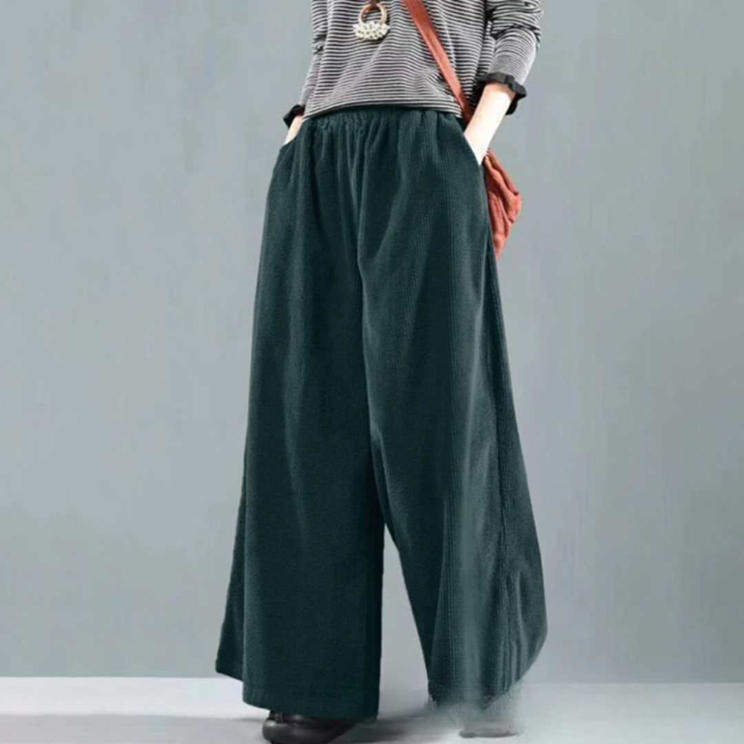 Pantalon large noir en velours côtelé pour femme, vue de face