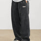 Détail de la ceinture élastique avec cordon sur pantalon ample