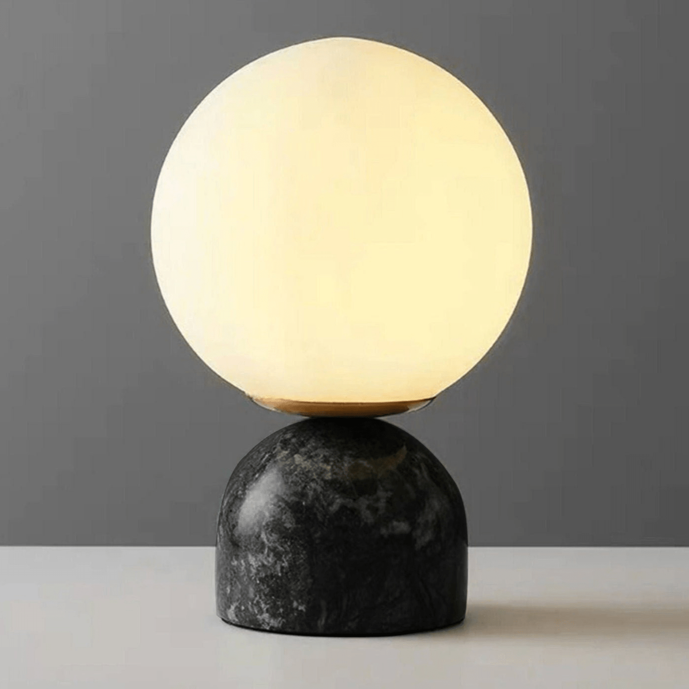 Lampe de table intégrée dans un décor classique