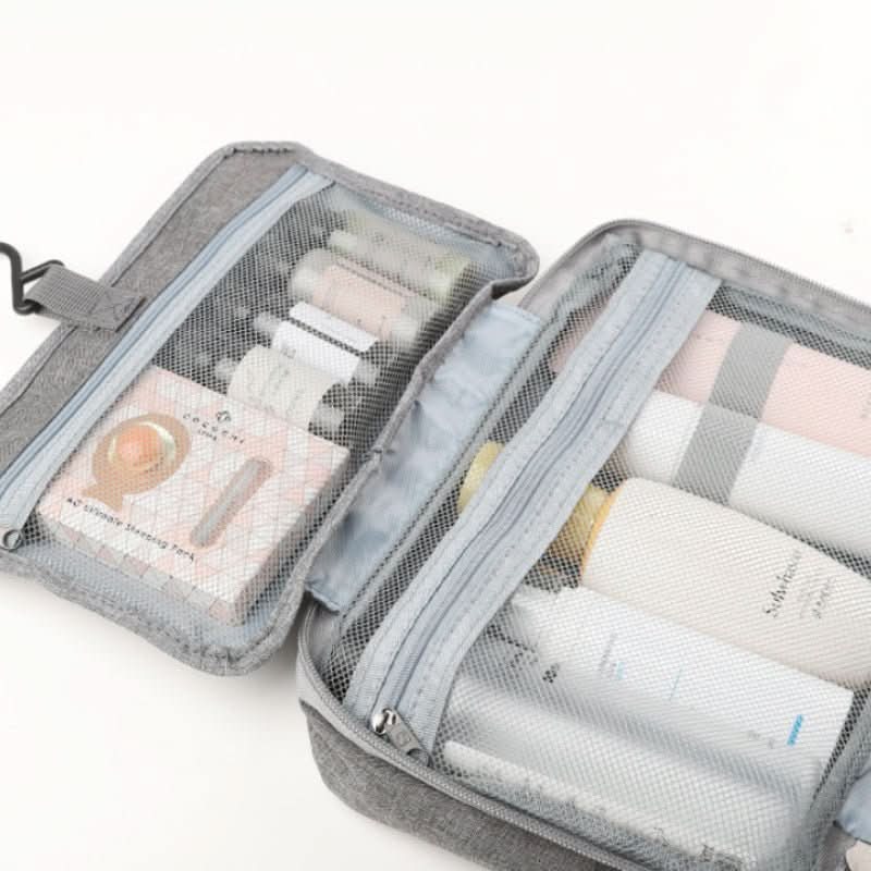 Organisateur ouvert montrant des produits de beauté rangés